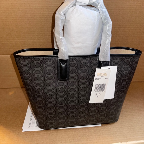 Michael Kors purse and wallet - Picture 3 of 6